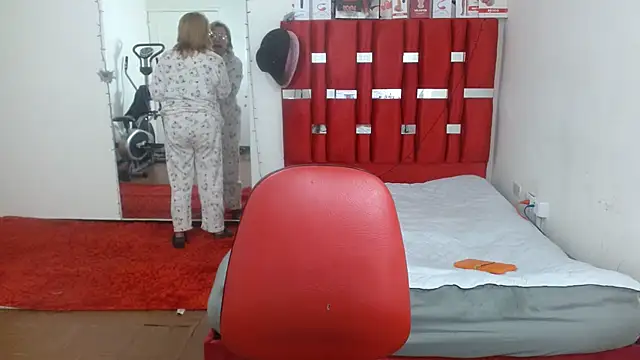 krystal thomson online show from 10.14.25