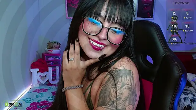 Miss scarllet  online show from 02.28.25