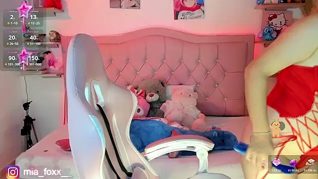 Mia foxx  online show from 11.11.25