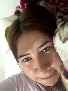 Mia foxx  online show from 12.14.25