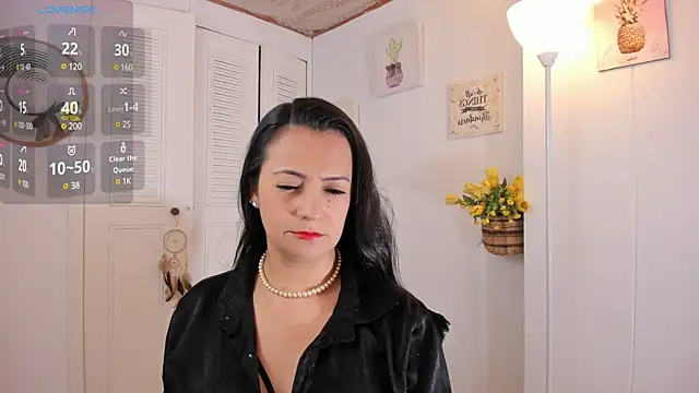 Snapshot of anaruiz_ chatting on 02.18.25 anaruiz online show from 02.18.25