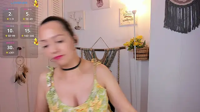 Snapshot of anaruiz_ chatting on 11.06.25 anaruiz online show from 11.06.25