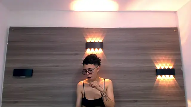 Cutie Shy  online show from 02.04.25