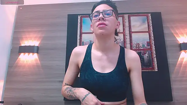 Cutie Shy  online show from 11.04.25