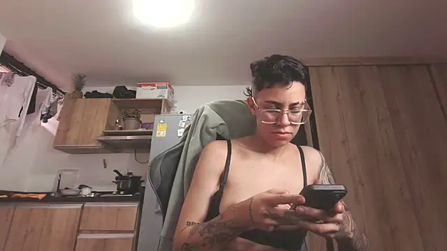 Cutie Shy  online show from 06.10.26