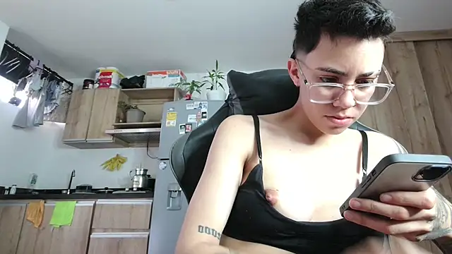 Cutie Shy  online show from 06.24.26