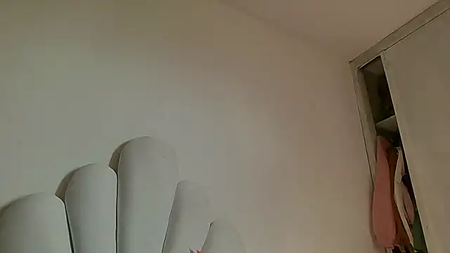 Cutie Shy  online show from 07.10.26