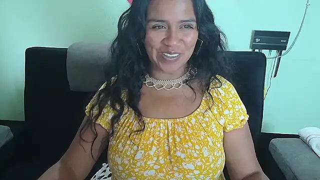 Snapshot of saggil23 chatting on 02.14.25 saggil23 online show from 02.14.25