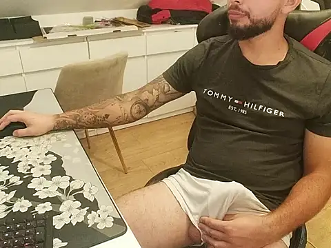 Snapshot of prezydentcam chatting on 09.13.25 prezydentcam online show from 09.13.25