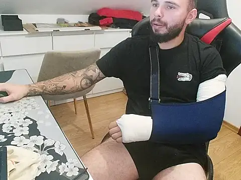 Snapshot of prezydentcam chatting on 10.15.25 prezydentcam online show from 10.15.25