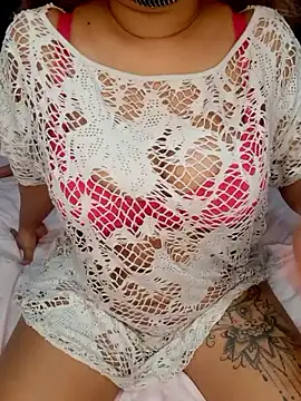 Snapshot of Wild_wifey chatting on 10.13.25 Wild wifey online show from 10.13.25