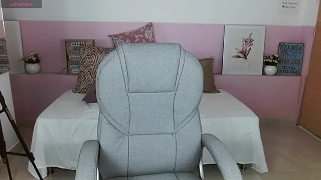 Snapshot of liseth_fox chatting on 12.14.24 liseth fox online show from 12.14.24