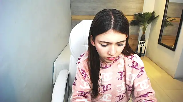 Snapshot of liseth_fox chatting on 12.15.24 liseth fox online show from 12.15.24