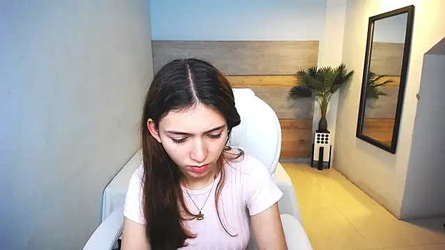 Snapshot of liseth_fox chatting on 12.21.24 liseth fox online show from 12.21.24