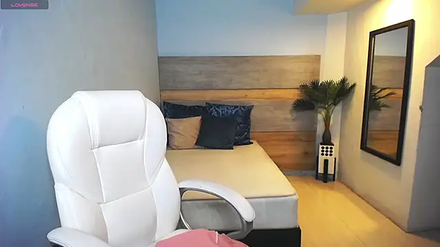 Snapshot of liseth_fox chatting on 01.04.25 liseth fox online show from 01.04.25