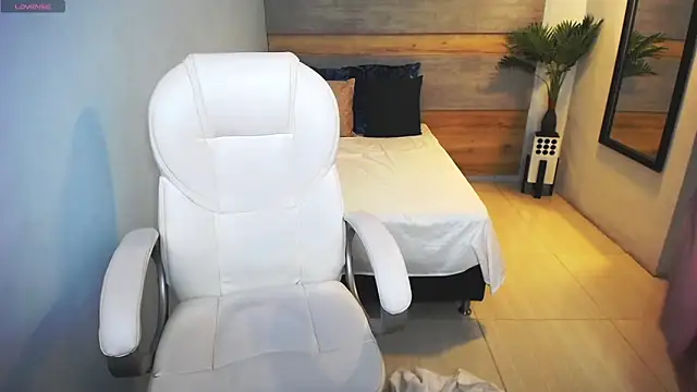 Snapshot of liseth_fox chatting on 02.23.25 liseth fox online show from 02.23.25