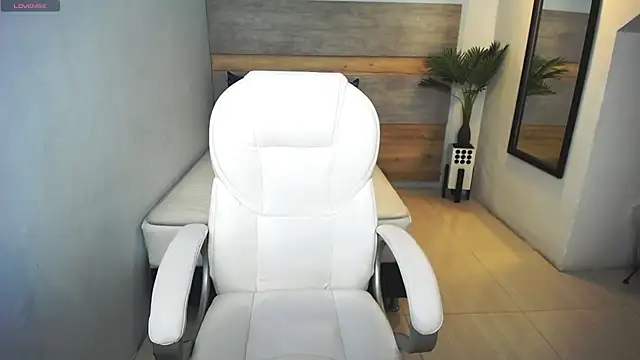 Snapshot of liseth_fox chatting on 02.28.25 liseth fox online show from 02.28.25