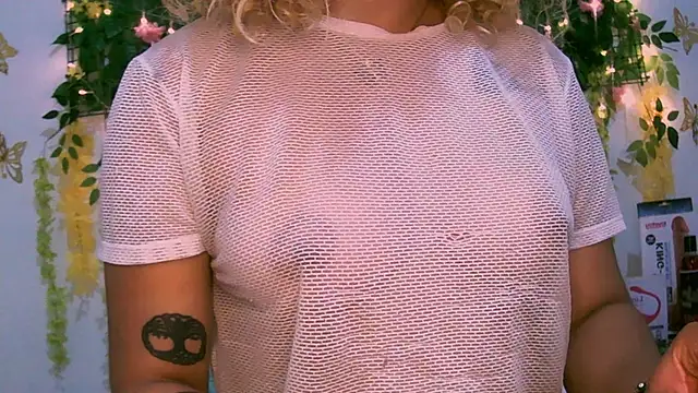 Snapshot of Crysrus chatting on 12.26.24 Crysrus online show from 12.26.24