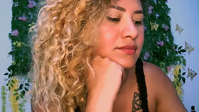 Snapshot of Crysrus chatting on 01.17.25 Crysrus online show from 01.17.25