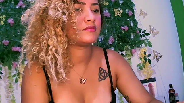 Snapshot of Crysrus chatting on 02.01.25 Crysrus online show from 02.01.25