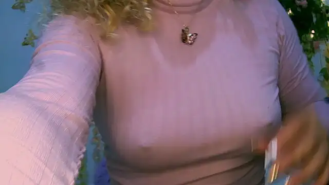 Snapshot of Crysrus chatting on 02.05.25 Crysrus online show from 02.05.25