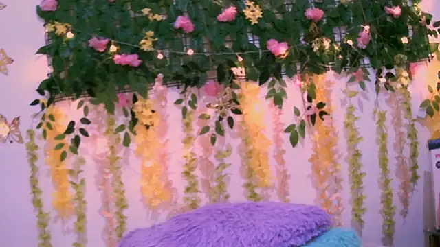 Snapshot of Crysrus chatting on 02.23.25 Crysrus online show from 02.23.25