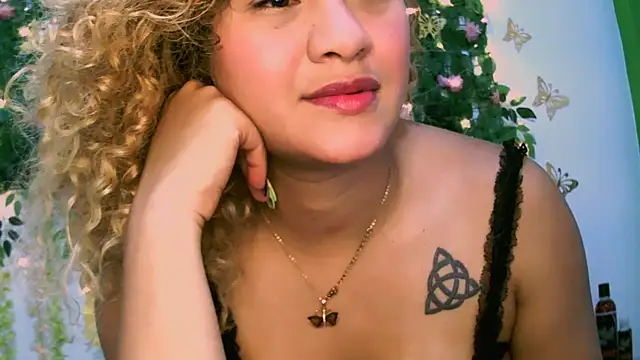 Snapshot of Crysrus chatting on 03.02.25 Crysrus online show from 03.02.25