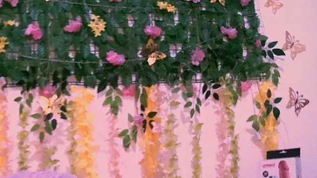 Snapshot of Crysrus chatting on 10.02.25 Crysrus online show from 10.02.25