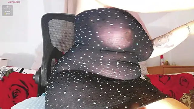 Snapshot of LizySoul chatting on 11.25.25 LizySoul online show from 11.25.25