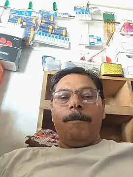 Snapshot of Srmotrs chatting on 08.04.26 Srmotrs online show from 08.04.26