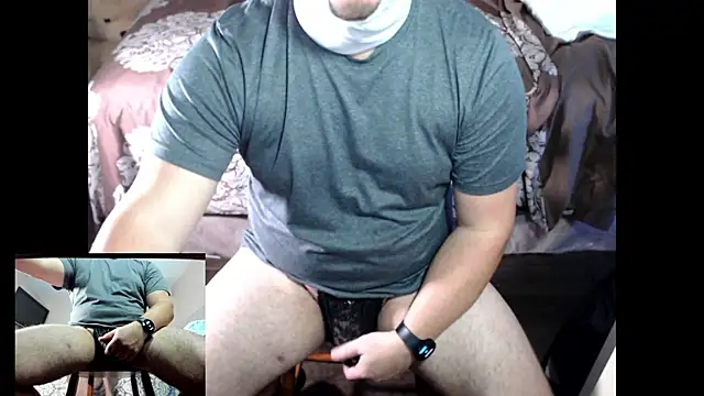 Snapshot of fatboi2slim123 chatting on 01.07.25 fatboi2slim123 online show from 01.07.25