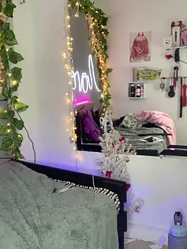 Snapshot of YouliteSllut2 chatting on 12.24.24 YouliteSllut2 online show from 12.24.24