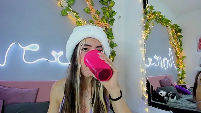 Snapshot of YouliteSllut2 chatting on 12.26.24 YouliteSllut2 online show from 12.26.24