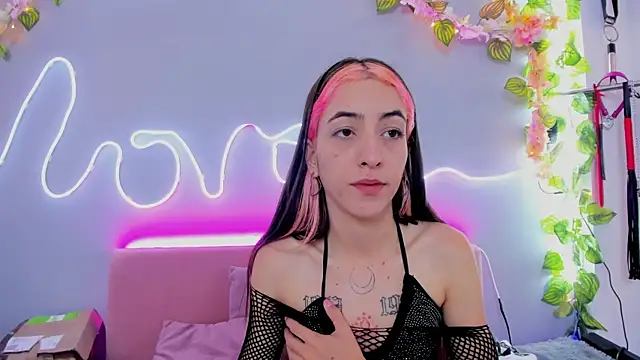 Snapshot of YouliteSllut2 chatting on 01.19.25 YouliteSllut2 online show from 01.19.25