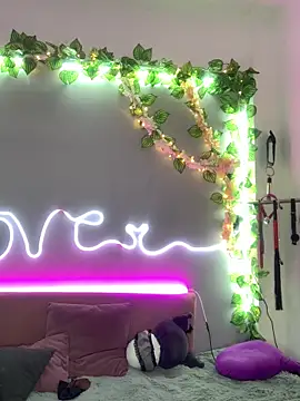 Snapshot of YouliteSllut2 chatting on 01.19.25 YouliteSllut2 online show from 01.19.25