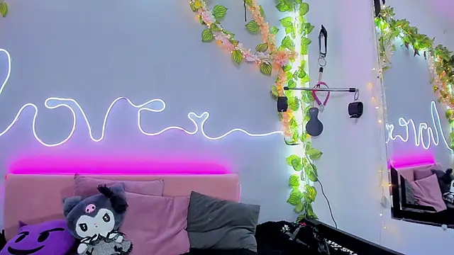 Snapshot of YouliteSllut2 chatting on 01.28.25 YouliteSllut2 online show from 01.28.25