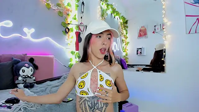 Snapshot of YouliteSllut2 chatting on 02.13.25 YouliteSllut2 online show from 02.13.25