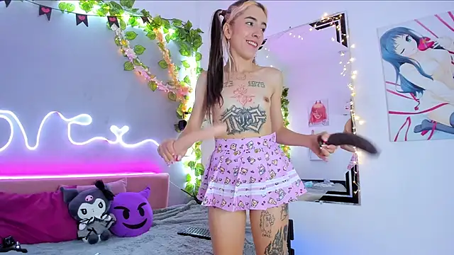 Snapshot of YouliteSllut2 chatting on 02.19.25 YouliteSllut2 online show from 02.19.25