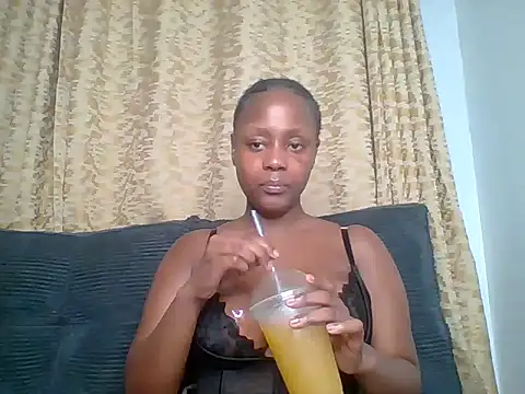 Snapshot of Miss_Amani chatting on 11.16.25 Miss Amani online show from 11.16.25