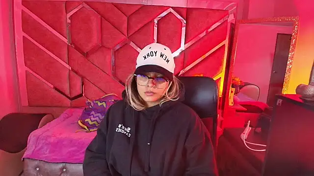 Olivia Fox69 online show from 12.14.25