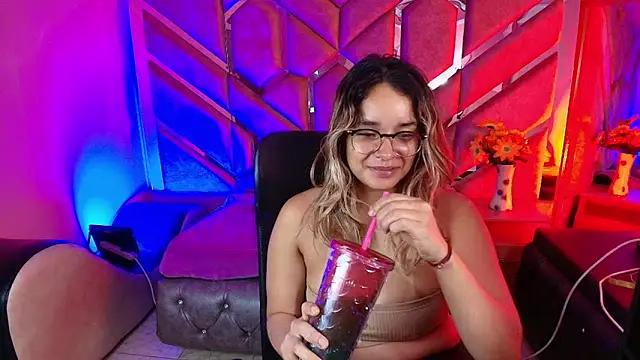 Snapshot of Olivia_Fox69 chatting on 12.18.25 Olivia Fox69 online show from 12.18.25