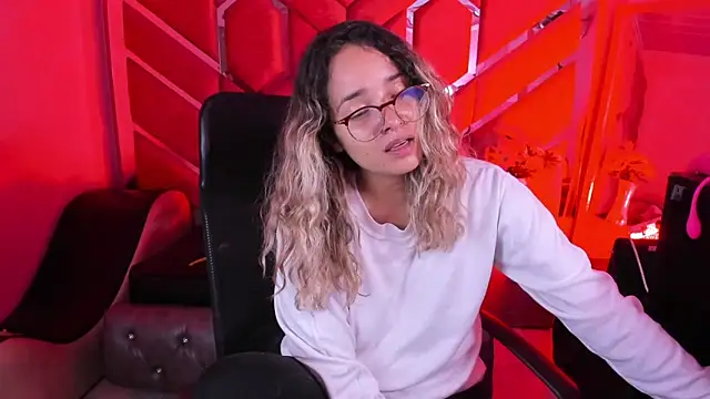 Snapshot of Olivia_Fox69 chatting on 02.03.26 Olivia Fox69 online show from 02.03.26