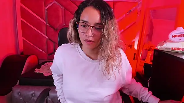 Snapshot of Olivia_Fox69 chatting on 02.04.26 Olivia Fox69 online show from 02.04.26