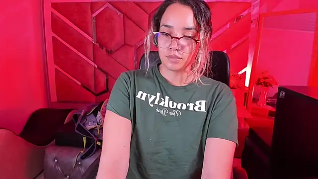 Snapshot of Olivia_Fox69 chatting on 02.08.26 Olivia Fox69 online show from 02.08.26