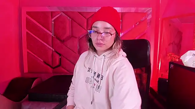 Snapshot of Olivia_Fox69 chatting on 02.17.26 Olivia Fox69 online show from 02.17.26