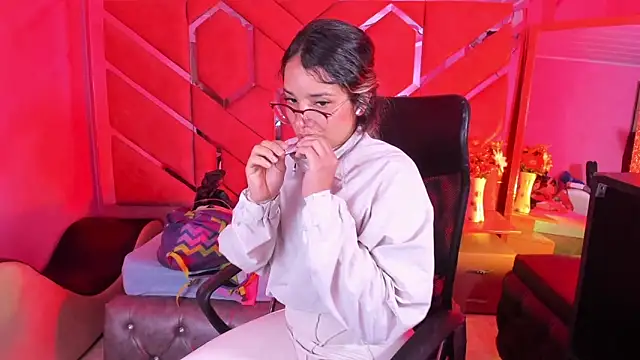 Snapshot of Olivia_Fox69 chatting on 03.13.26 Olivia Fox69 online show from 03.13.26