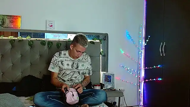 parejacaliente20154 online show from 12.31.24