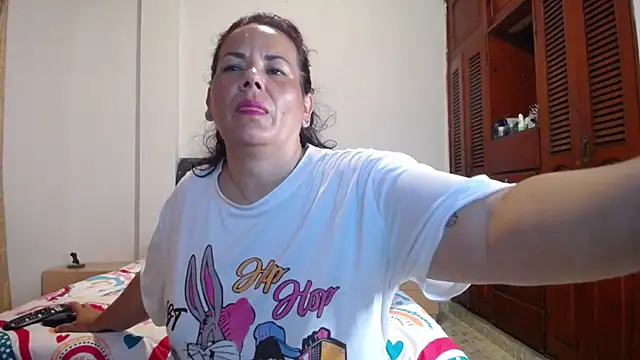 Snapshot of sofiamature01 chatting on 11.04.25 sofiamature01 online show from 11.04.25