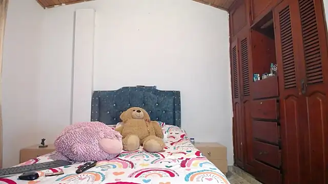 Snapshot of sofiamature01 chatting on 11.19.25 sofiamature01 online show from 11.19.25