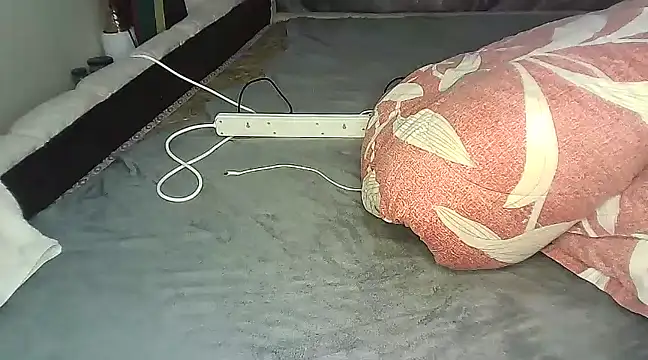 Snapshot of pretty_bums chatting on 12.09.24 pretty bums online show from 12.09.24